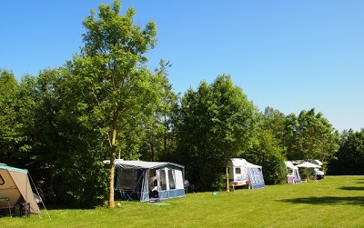 camping Ekenstein aan het Damsterdiep in de provincie Groningen